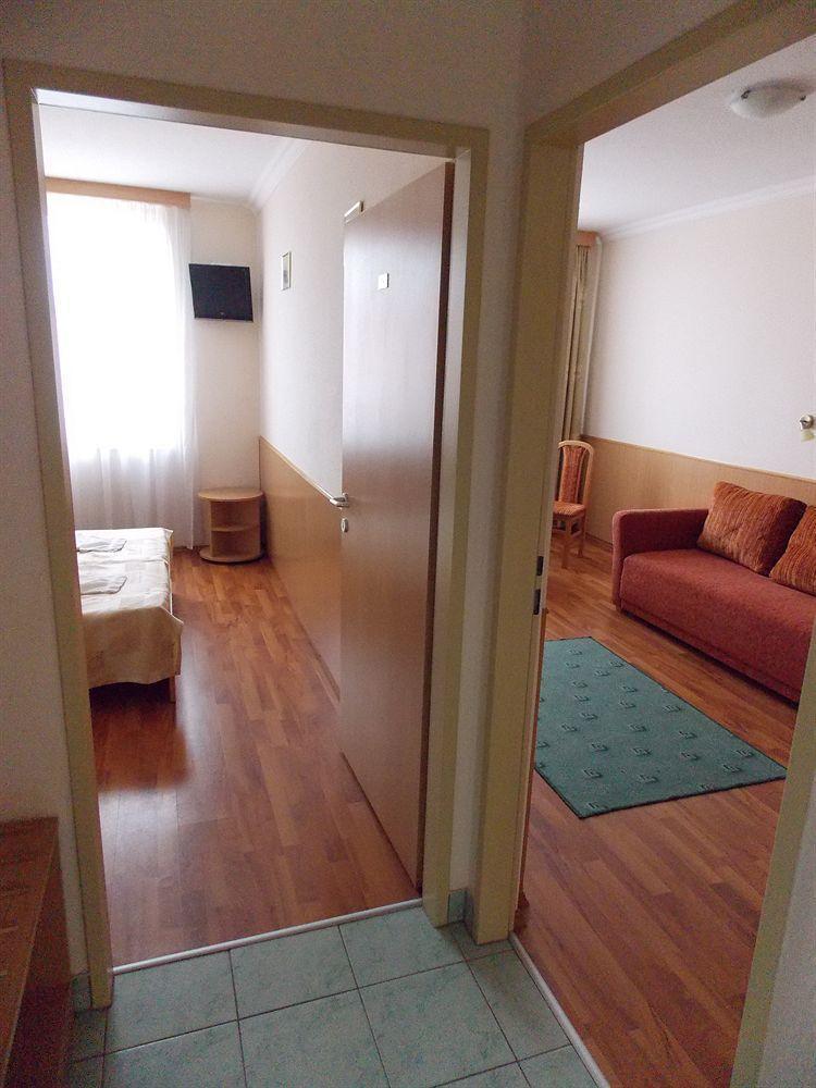 Hotel Zuglo Budapest Luaran gambar