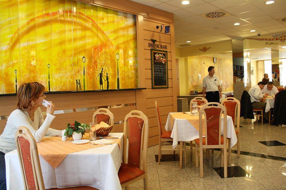 Hotel Zuglo Budapest Luaran gambar